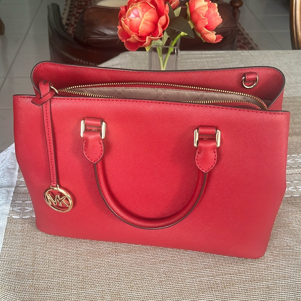 MICHAEL KORS HANDBAG RED inside no stains very clean. Leather